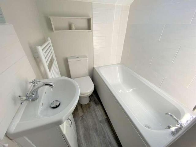 House for sale in Clay Lake, South Holland