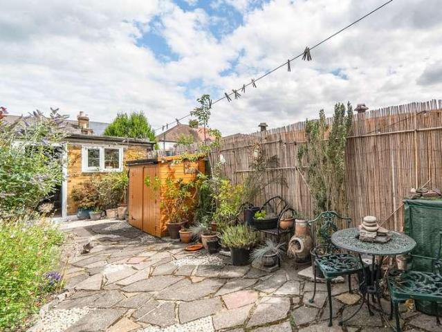 House for sale in Hook, Greater London