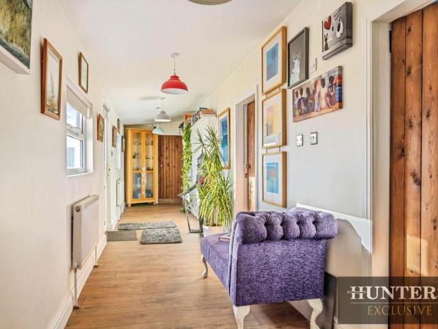 House for sale in Cayton