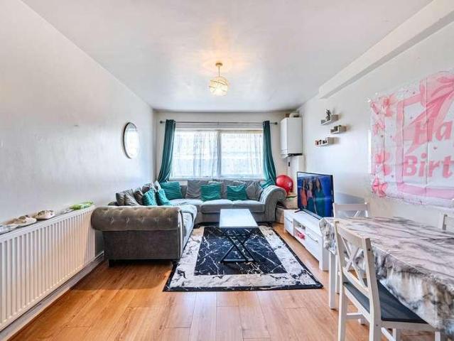 Flat for sale in Hayes, Isle Of Man