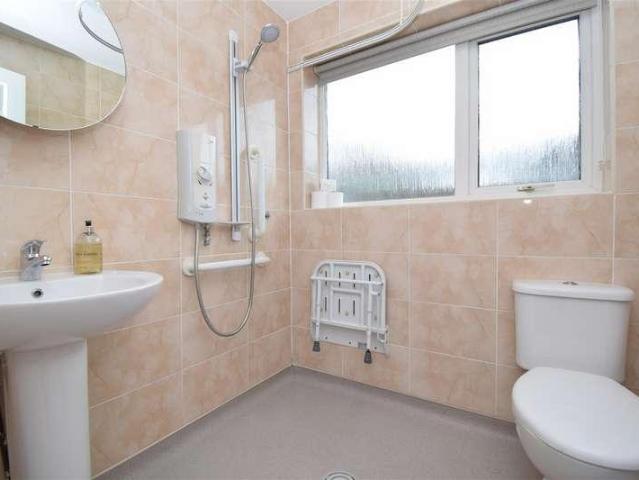 House for sale in Wrenthorpe, West Yorkshire