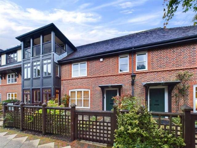 House for sale in Heol-las, Surrey