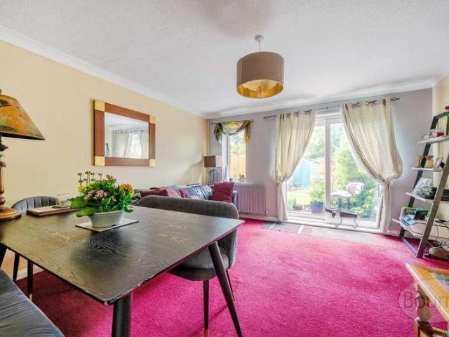 House for sale in Fole, Surrey