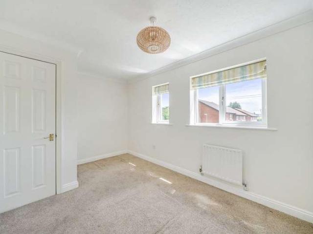 House for sale in West End, Heol-las