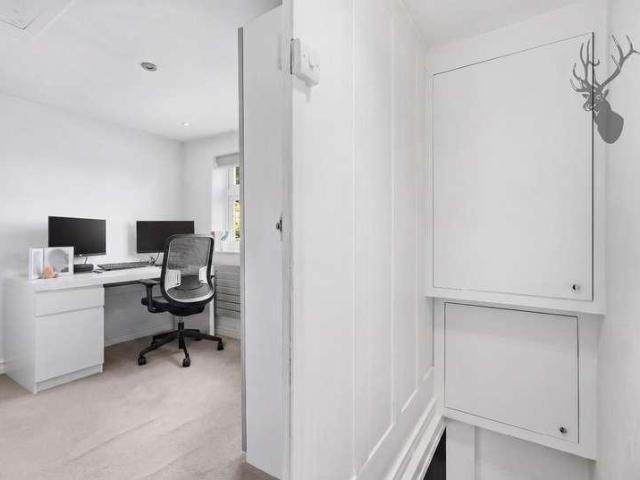 House for sale in Lambourne, Epping