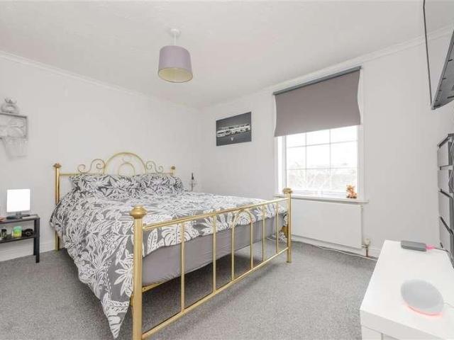 House for sale in Swanscombe and Greenhithe, Monks Orchard