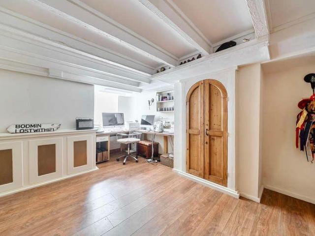 House for sale in Greater London