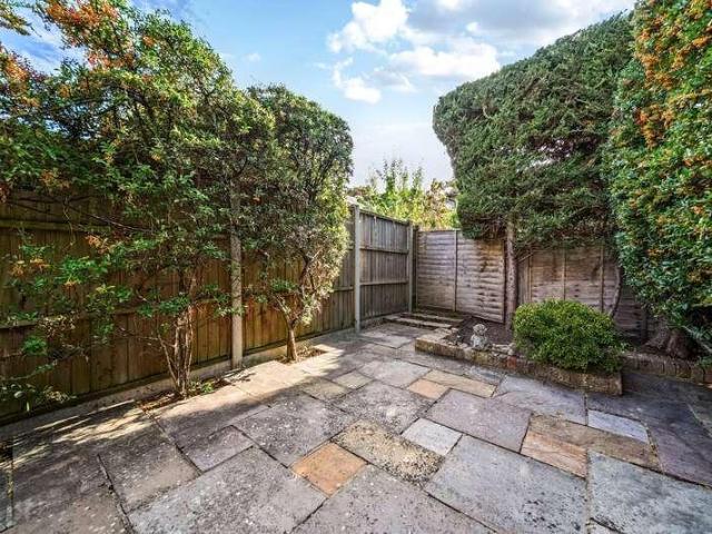 House for sale in Weybridge, Elmbridge