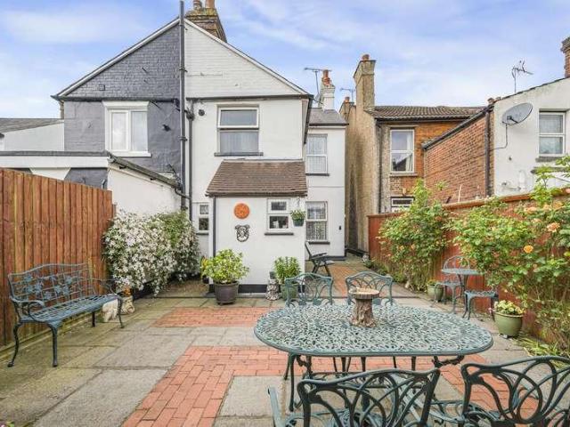 House for sale in The Butts, Kent