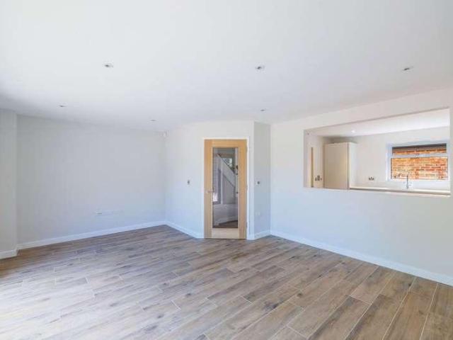 House for sale in Hillview, Surrey