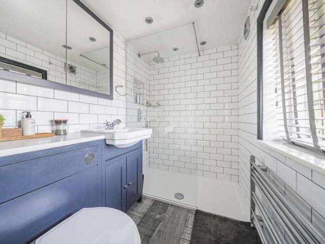 House for sale in Little Stanmore, Greater London