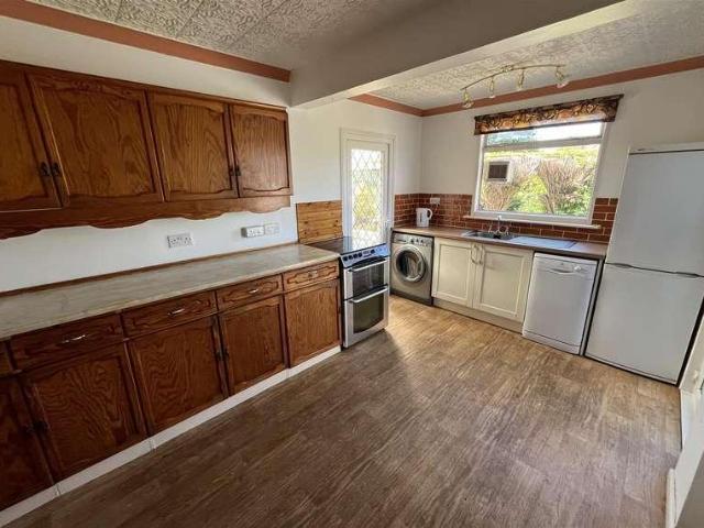 House for sale in Huddersfield, Oakes