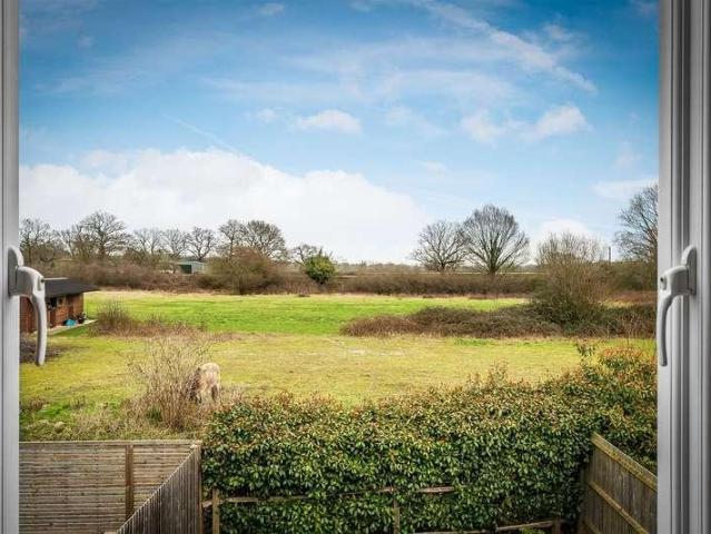 House for sale in Hillview, Surrey