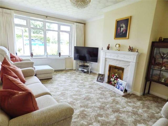 House for sale in Hedge End, Helford