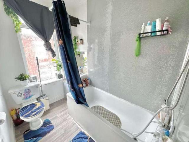 House for sale in East End Park, West Yorkshire