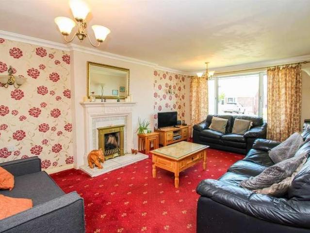 House for sale in Wakefield, Netherton