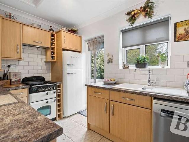 House for sale in South Hornchurch, Greater London