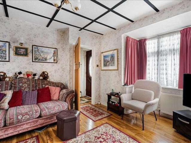 House for sale in Upper Edmonton, Greater London