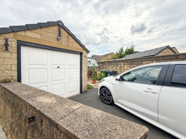 House for sale in Armitage Bridge, West Yorkshire