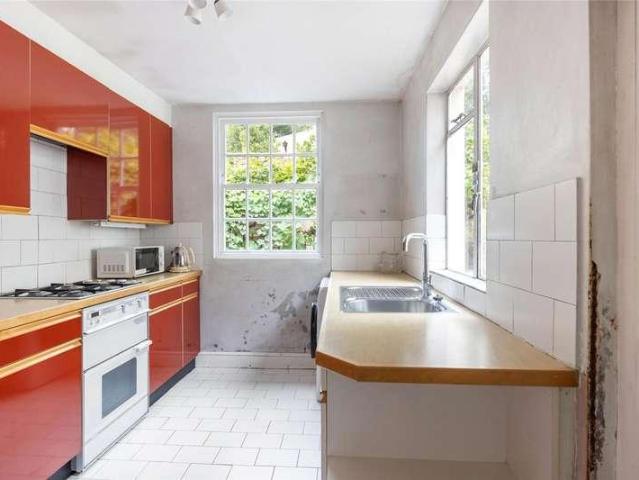 House for sale in Oval, Greater London