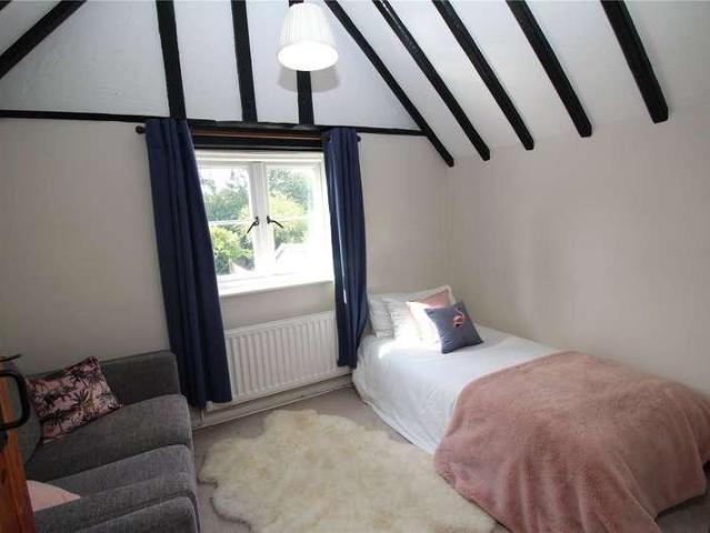House for sale in Hillview, Surrey