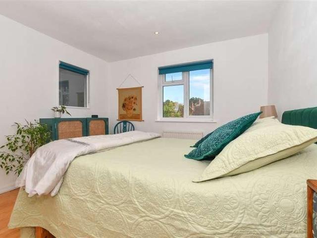 House for sale in Cranbrook & Sissinghurst, Sandown Park