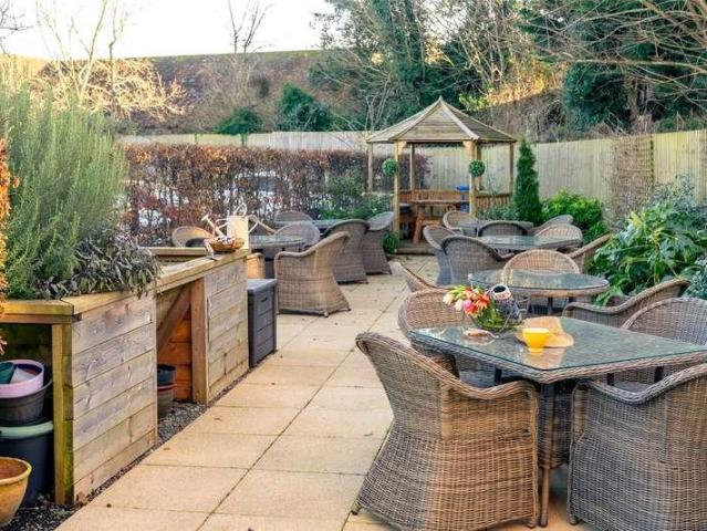 House for sale in Henley-on-Thames, Berrick Salome