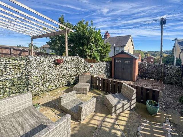 House for sale in Kirkroyds, Kirklees