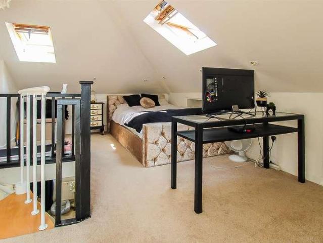 House for sale in Wakefield, Crigglestone