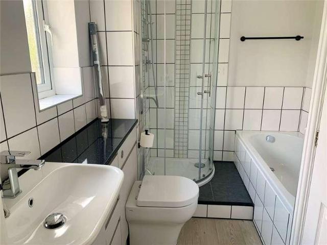 House for sale in Hedge End, Helford