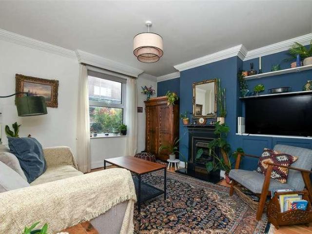 House for sale in Hillview, Surrey