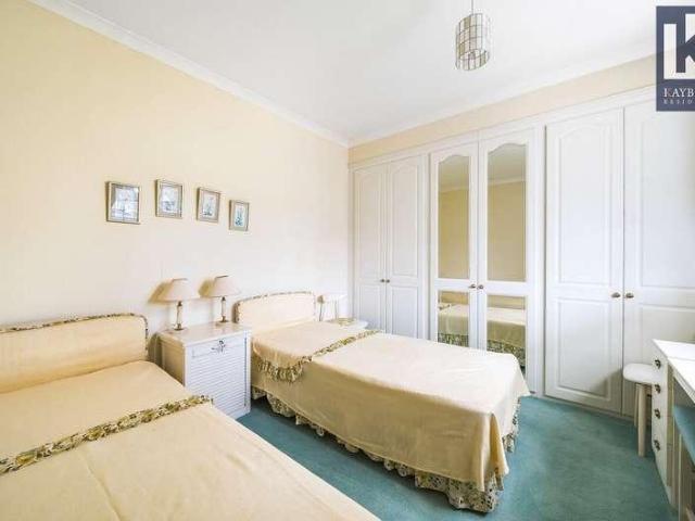 House for sale in Epsom, Stoneleigh