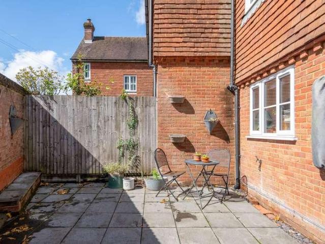 House for sale in Hillview, Surrey