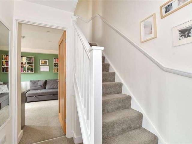 House for sale in Stonebridge, Pachesham Park