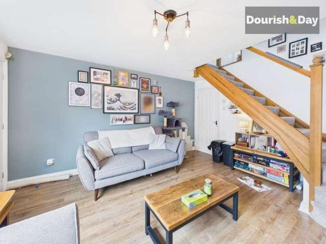 House for sale in Fallings Park, Park Village