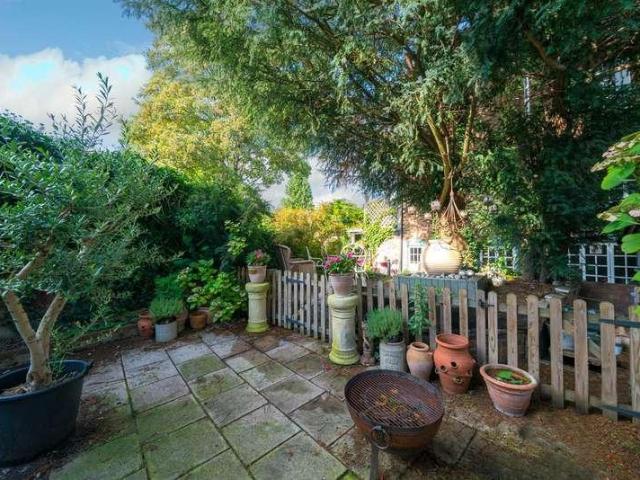 House for sale in Ashlyns Estate, Pouchen End