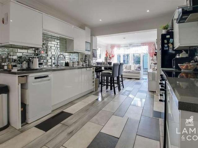 House for sale in Dale Hill, Essex