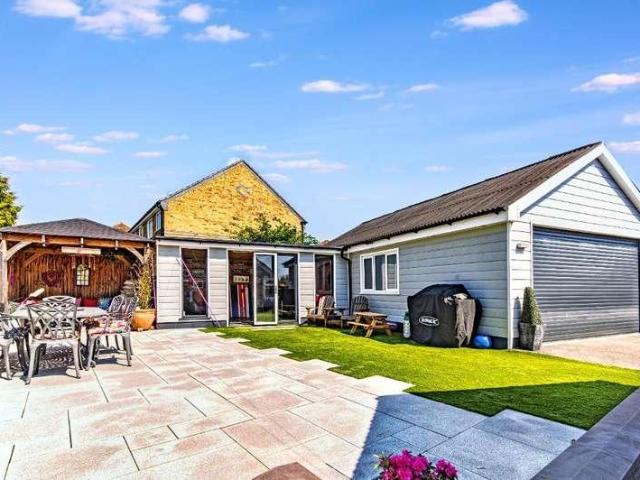 House for sale in Clapham