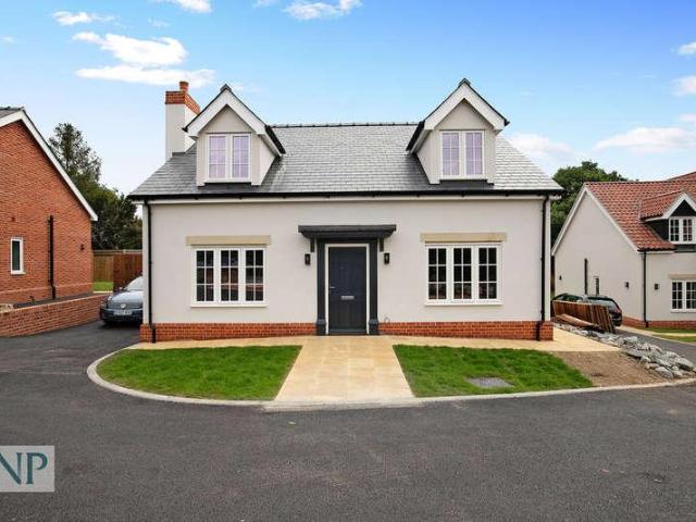 House for sale in Chelmondiston, Suffolk