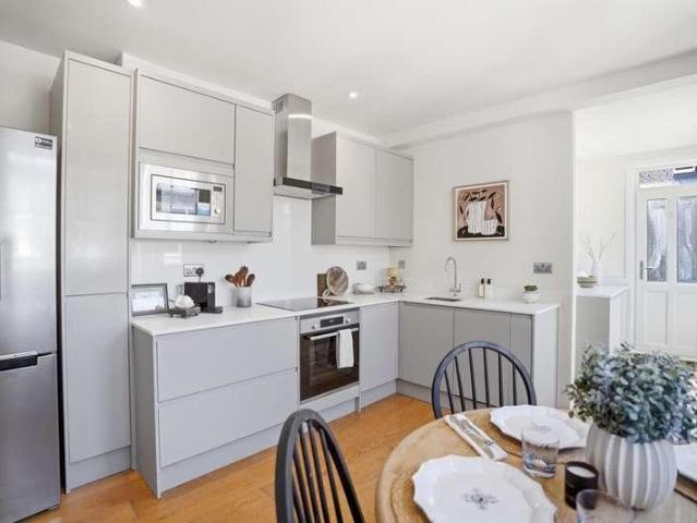 House for sale in Bellenden, Greater London