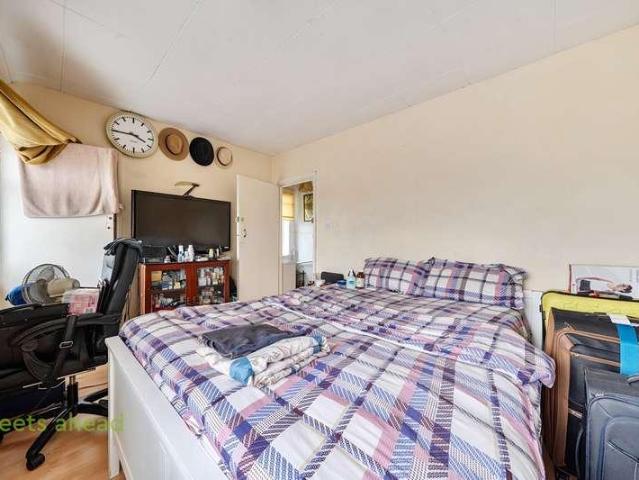 House for sale in London Borough of Croydon, Forestdale