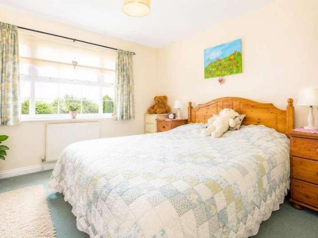 House for sale in Mill Hill, Greater London