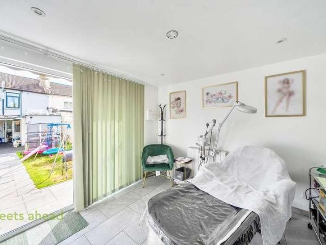 House for sale in London Borough of Croydon, Selhurst