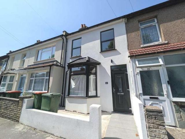 House for sale in Plashet, Greater London