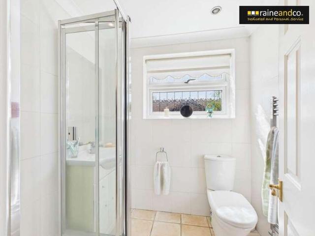 House for sale in Potters Bar, Sunnybank