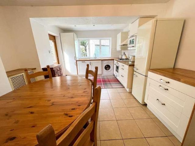 House for sale in Huddersfield, Marsh
