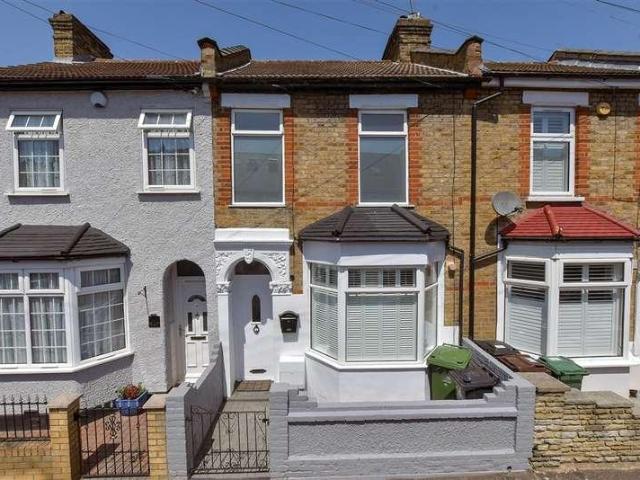 House for sale in South Chingford, Highams Park