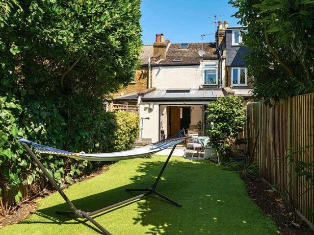 House for sale in Teddington, Strawberry Hill