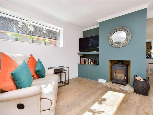 House for sale in Upton, Acol