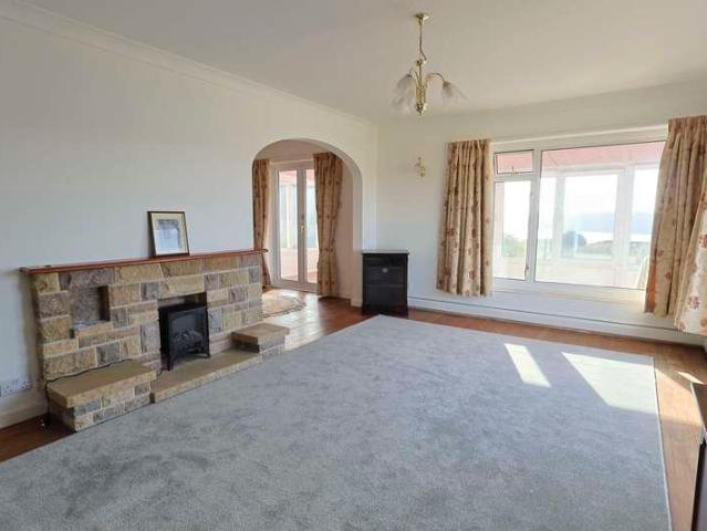House for sale in Broadsands